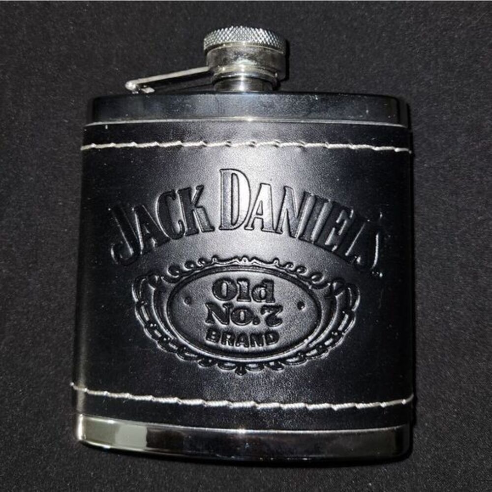 āJackāDaniel'sāStainlessĀ SteelāFlask - Picture 2 of 5